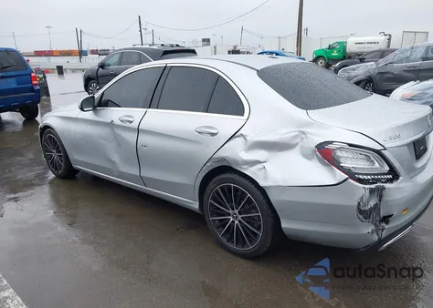 2020 Mercedes-Benz C 300 z USA, uszkodzony, nr VIN 55SWF8DB5LU328800